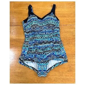 Penbrooke One Piece Swimsuit Tummy Control Soft Cup Summer Beach, Size 10